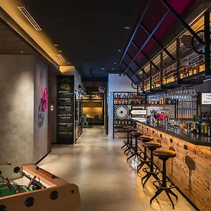 Moxy Honmachi By Marriott Ōsaka